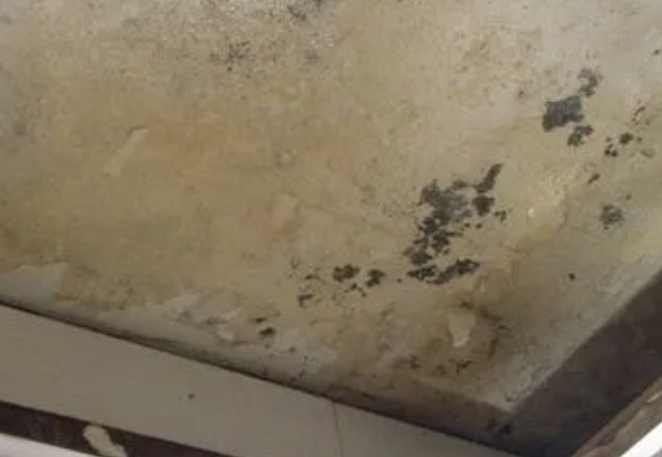 瑞丽阳台漏水维修公司分享下瑞丽卫生间渗水维修需要注意哪些问题。